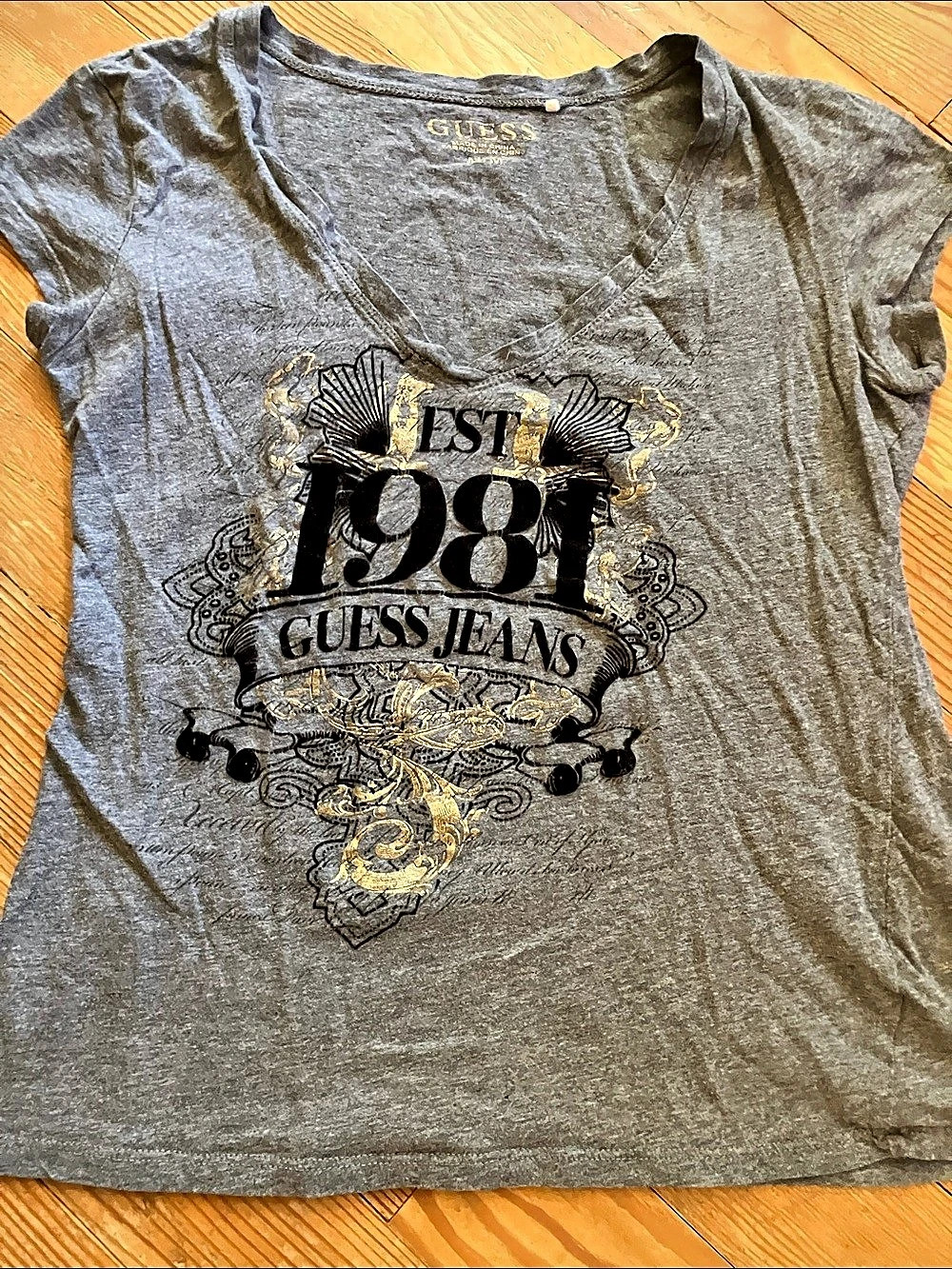 Guess Jeans 1981 graphic tee Graphic Tee in Gray Size Medium